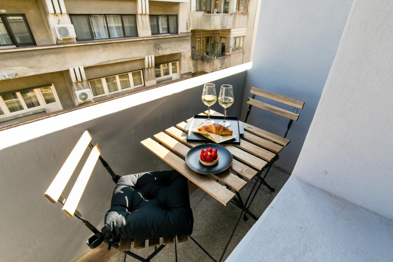 Heart Of The City - Cozy Apartments In Prime Location บูคาเรสต์ ภายนอก รูปภาพ